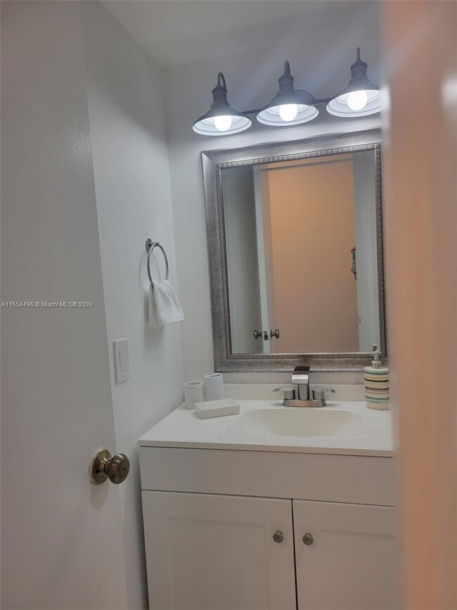 Foto del edificio - 1470 NE 125th Terrace