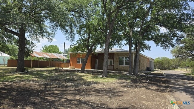 Building Photo - 305 Remuda Dr