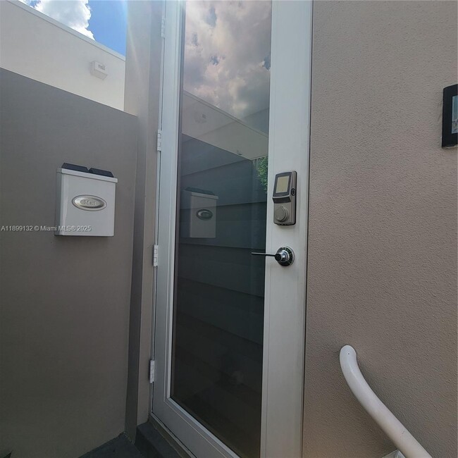 Foto del edificio - 10435 NW 66th St