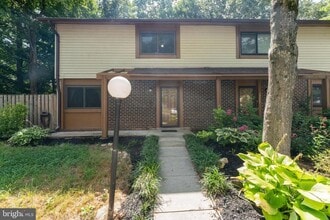 Building Photo - 10657 Spring Oak Ct