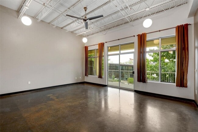 Foto del edificio - 2401 E 6th St