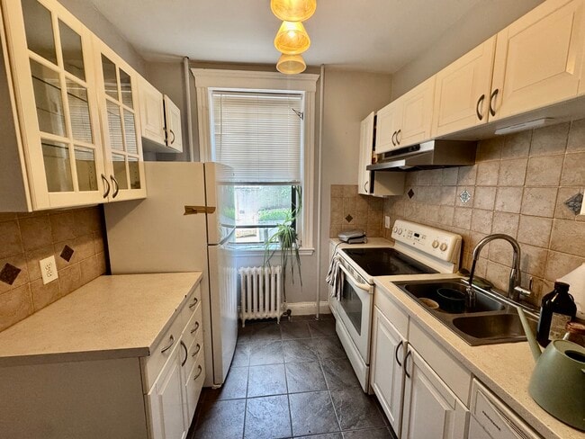 Building Photo - 6 Sutherland Rd