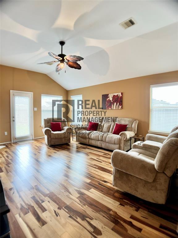 Foto del edificio - 7626 Butler Lakes Ct