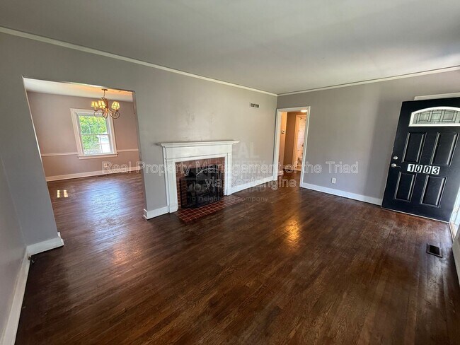 Foto del edificio - 1003 W Wendover Ave