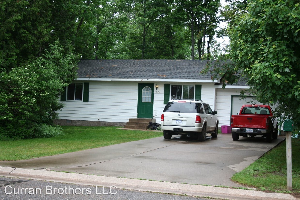 Building Photo - 3 br, 1.5 bath House - 2047 Van Evera