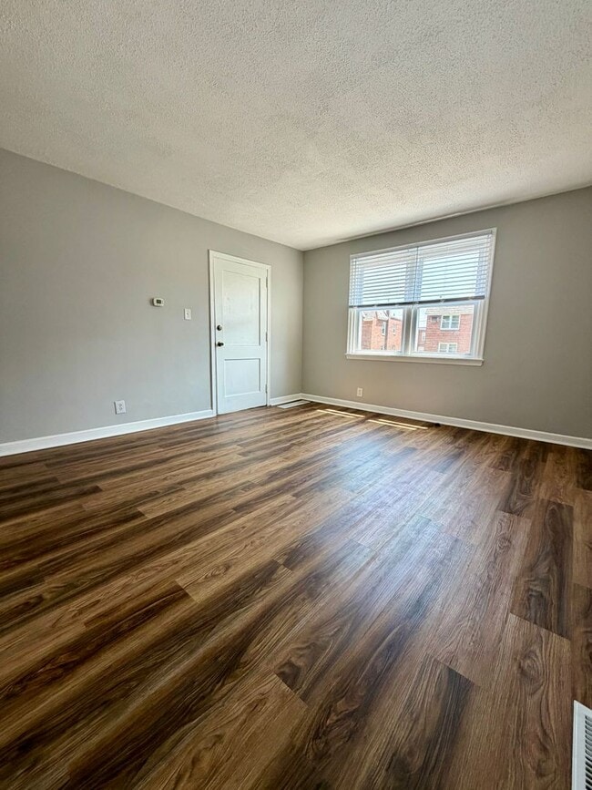 Photo - Roumfort Rd 1617 Apartment