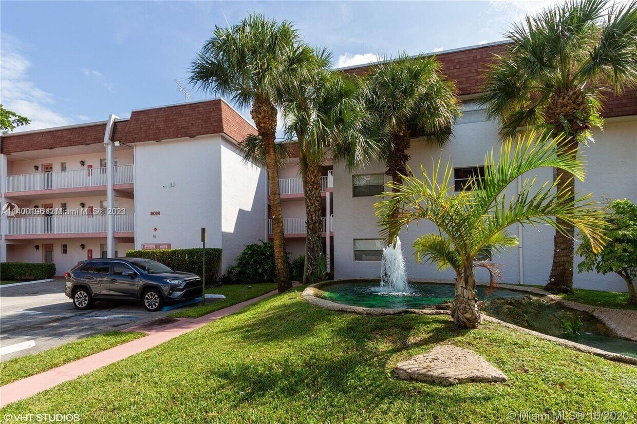 Foto principal - 8000 Lagos de Campo Blvd