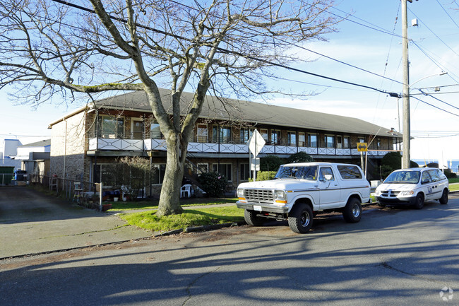 Building Photo - Sea Cliff Manor