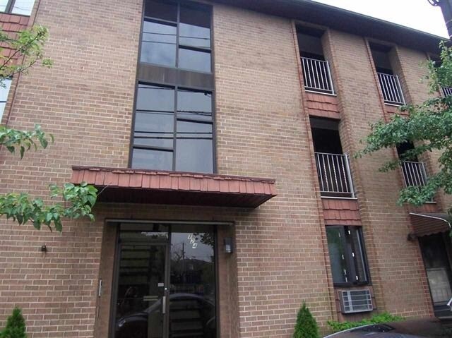 Primary Photo - 124 North St