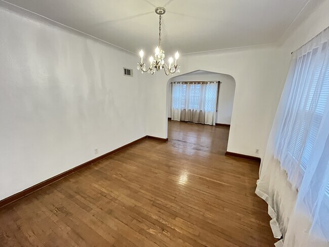 Foto del edificio - 6430 Bancroft Ave