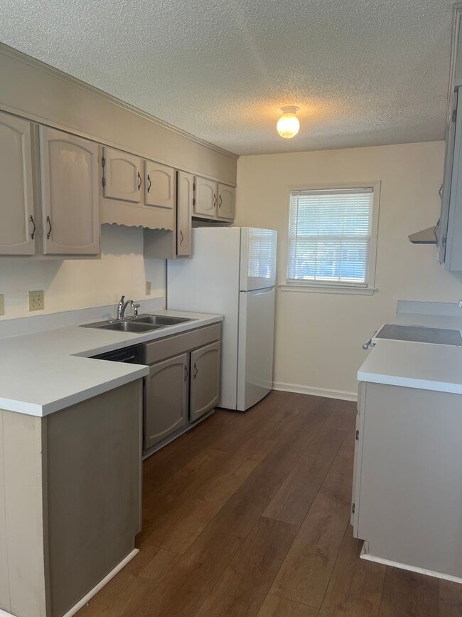 Building Photo - 3 Bedroom 2 Bath Ranch Home in the College Park Subdivision.