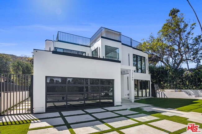 Building Photo - 12700 Montana Ave