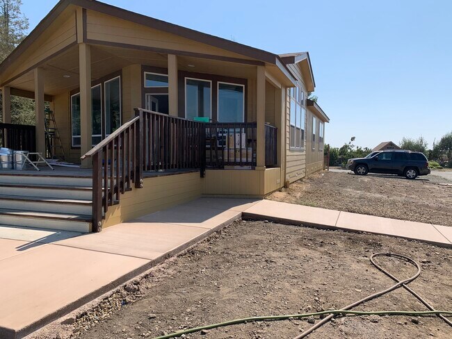 Building Photo - 2581 Dale Ave
