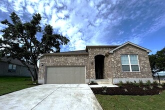 Building Photo - 106 Middle Crk Rd