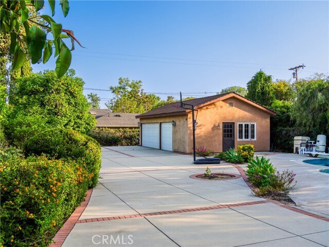 Building Photo - 2880 Duarte Rd
