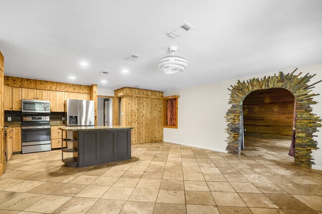 Building Photo - 700 Anderson Rd