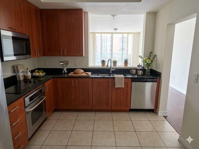 Foto del edificio - 3340 NE 190th St
