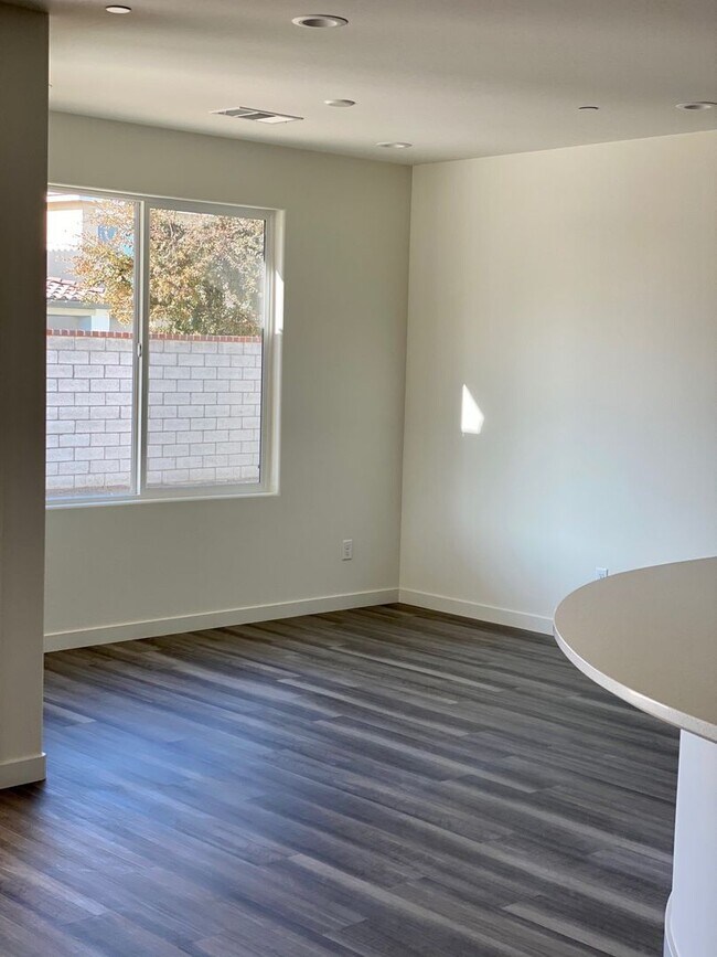 Foto del edificio - Stunning 4 Bed/3 Bath Belcourt Seven Oaks Home w/ $0 Deposit Option & More