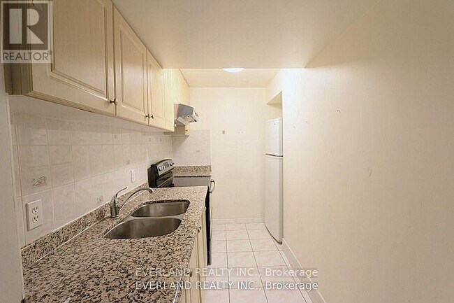 Photo du bâtiment - 221 Placentia Blvd