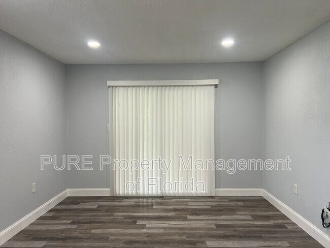 Foto del edificio - 1610 SE 25th St