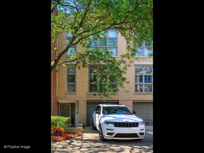 Building Photo - 2373 N Wayne Ave