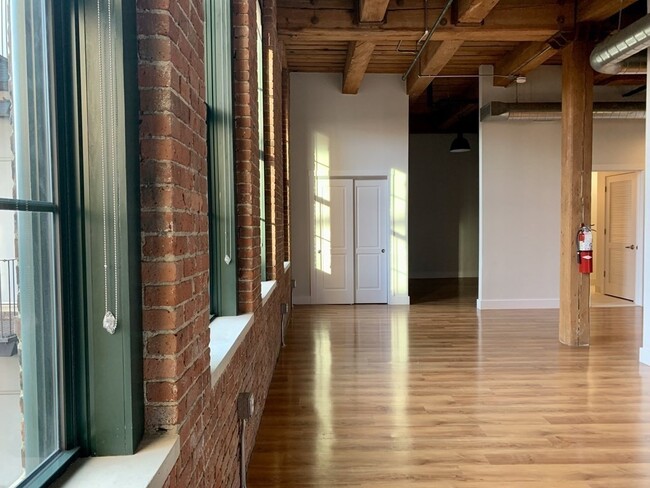 Building Photo - 49 Melcher St