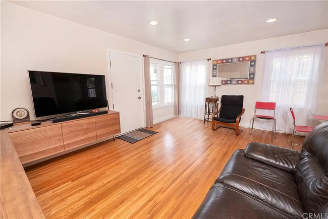 Building Photo - 6431 W 86th Plz