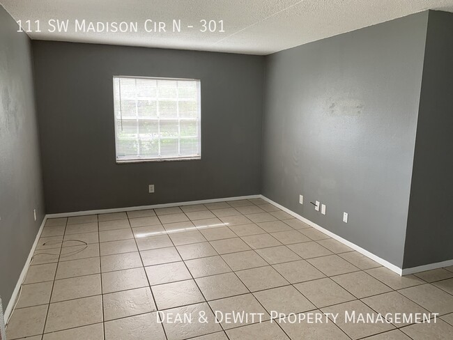 Foto del edificio - 111 SW Madison Cir N
