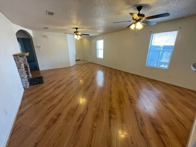 Foto del edificio - 5413 Emmeryville Ln