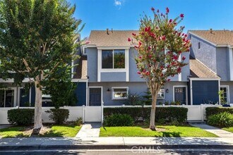 Building Photo - 9 Briarwood Ln