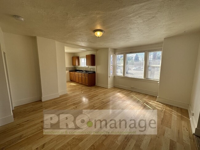 Building Photo - 399 W 17th St