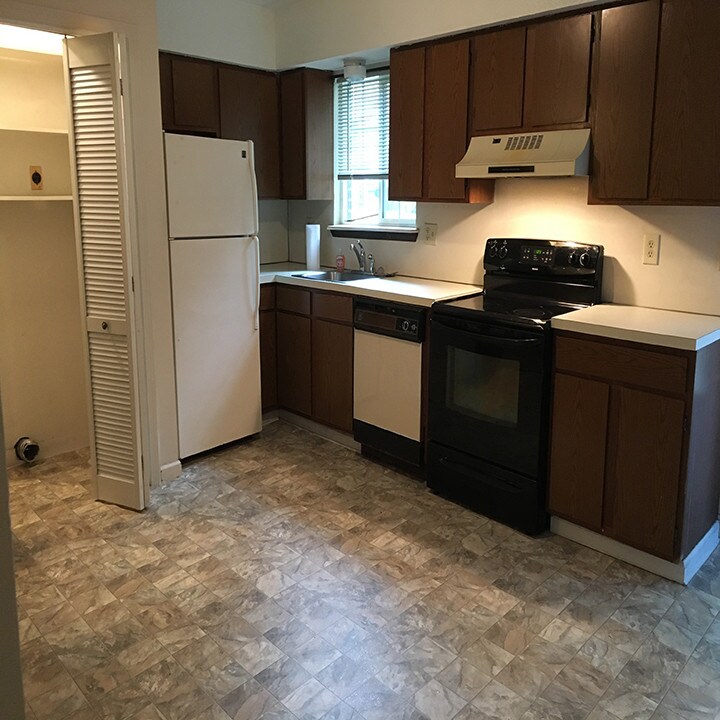 921 Hamilton Ave, Waterbury, CT 06706 Condo for Rent in Waterbury, CT