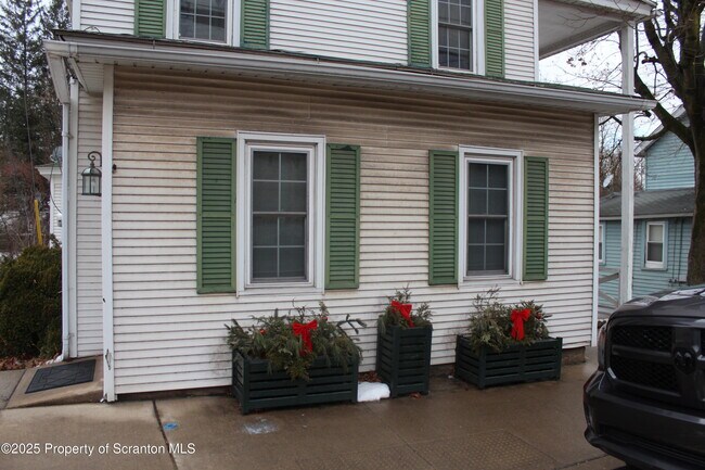 Foto del edificio - 105 College Ave