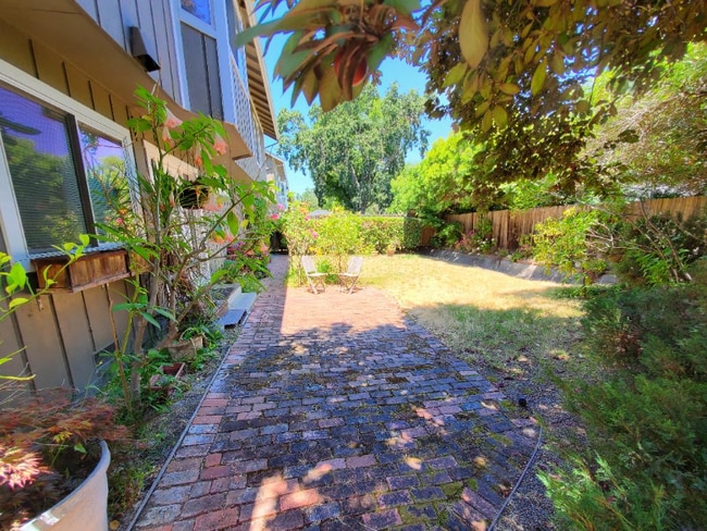 Building Photo - 1662 Stanmore Dr