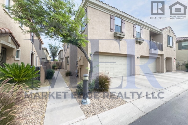Building Photo - 3Bed/2.5Bath Townhouse at 83rd Ave/I-10! Ready for Immediate Move-In! -- FENCED-IN YARD! 2 CAR GA...