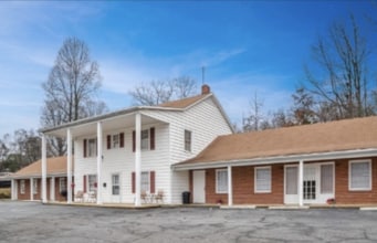 Building Photo - 671 E Court St