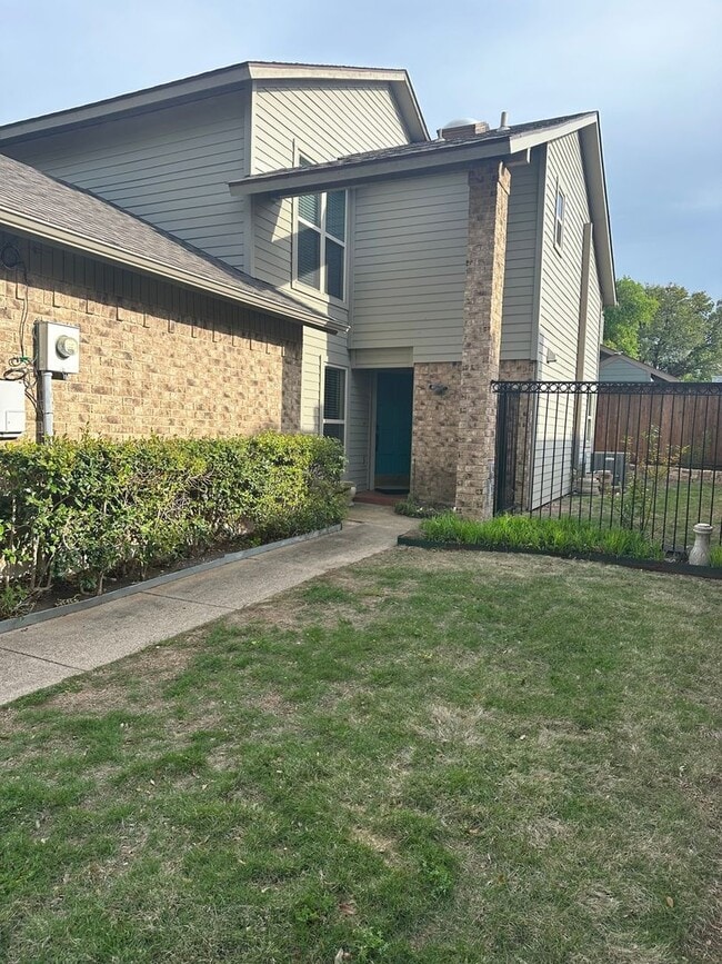 Building Photo - 2412 Nebulus Dr