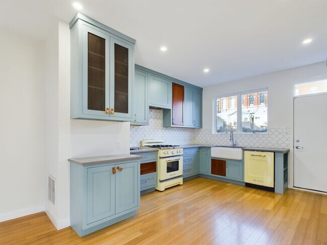 Foto del edificio - 3bedroom house with parking and rooftop