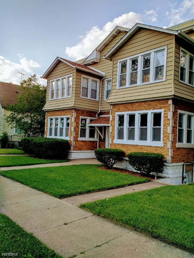 Building Photo - 13925 Lincoln Ave
