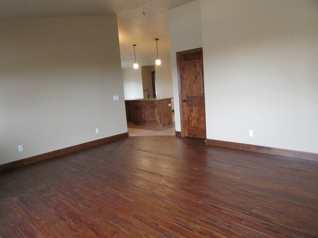 Building Photo - 3 BEDROOM | 2 BATH | TOWNHOME | SOUTH