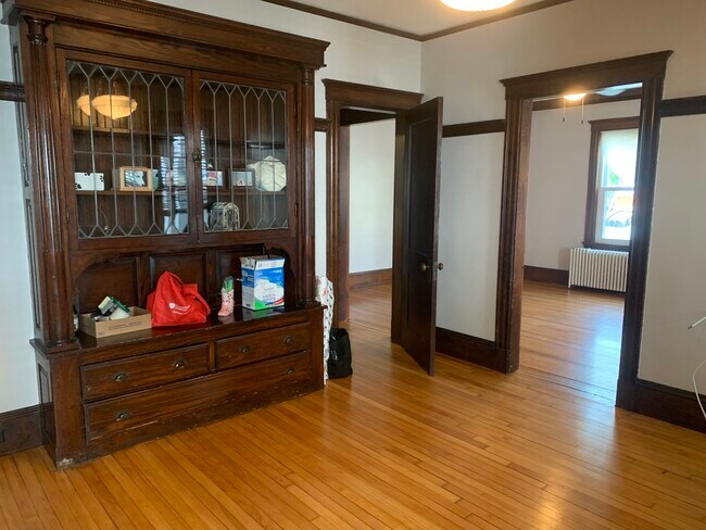 Building Photo - 212 Maplewood St