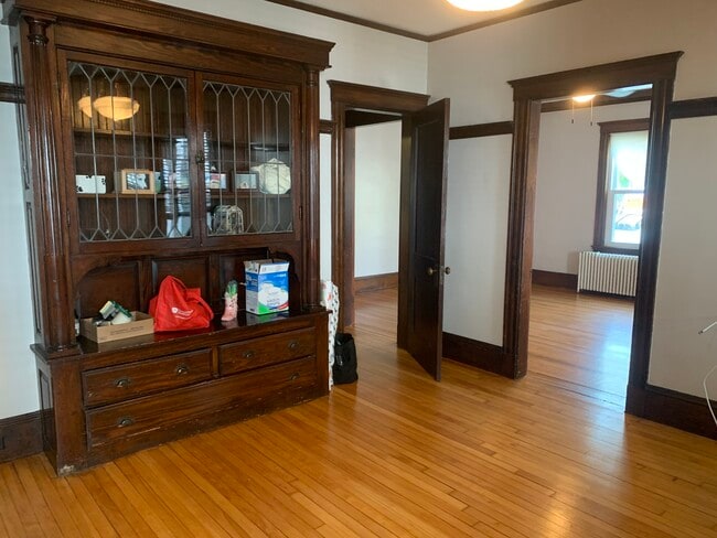 Building Photo - 212 Maplewood St