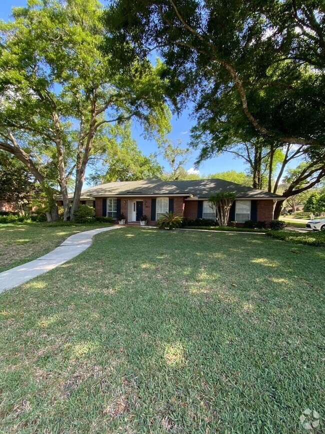 Building Photo - 1884 Plantation Oaks Dr