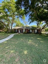 Building Photo - 1884 Plantation Oaks Dr