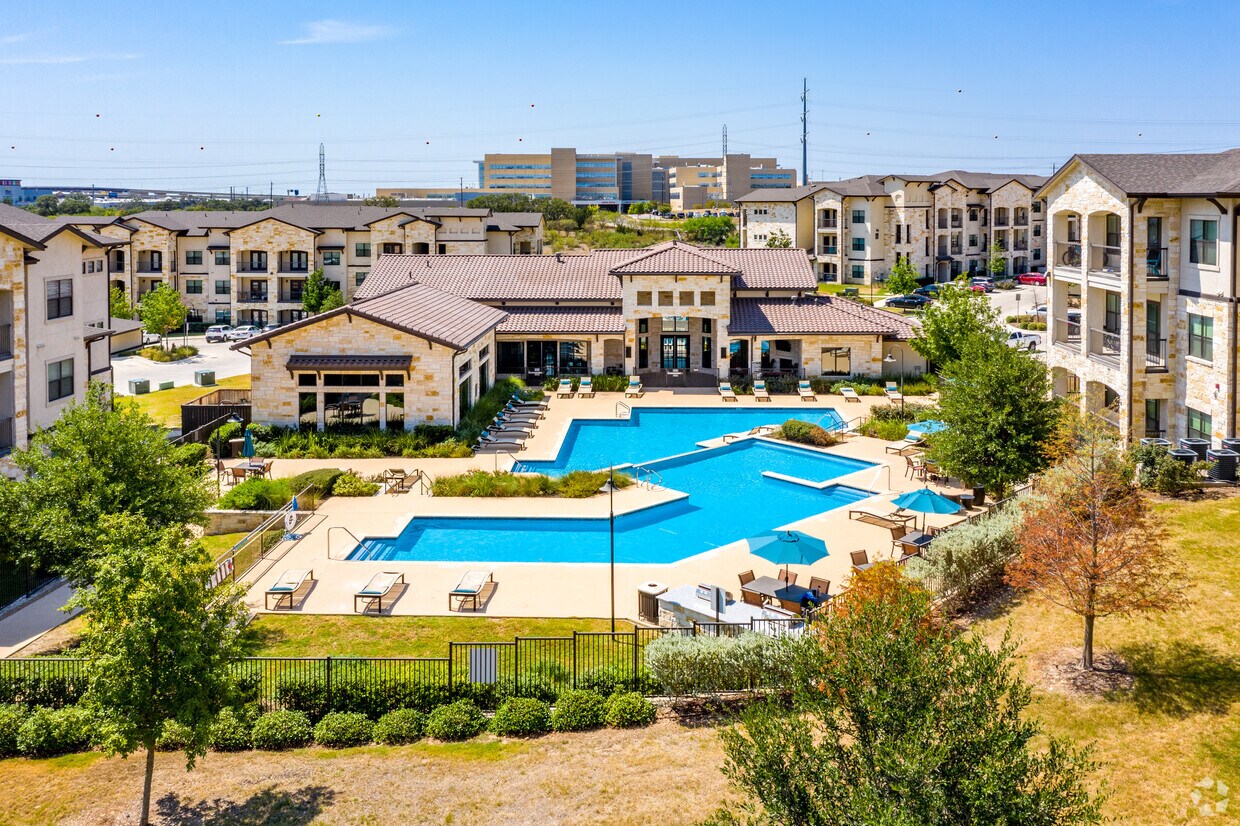 Agora Stone Oak Apartments in San Antonio, TX
