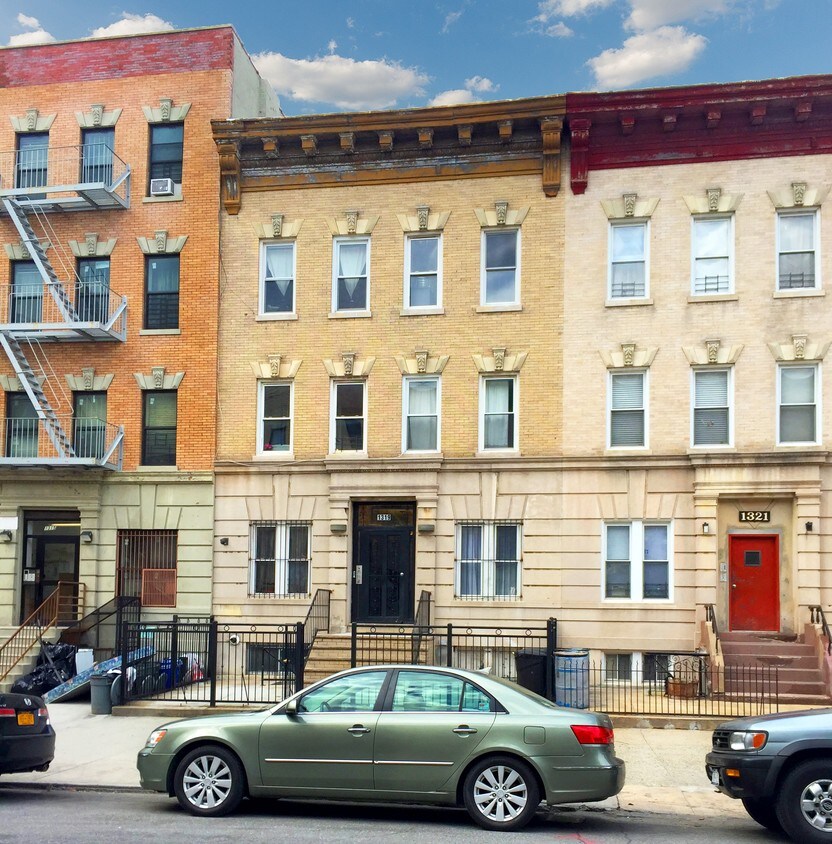 Building Photo - 1319 Saint Johns Pl