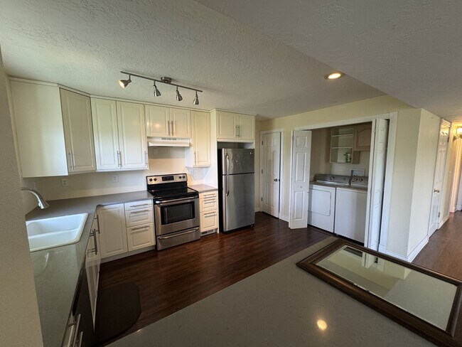 Foto del edificio - 340 Rainbow Ln