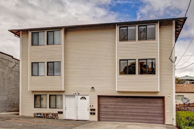 Building Photo - 1476