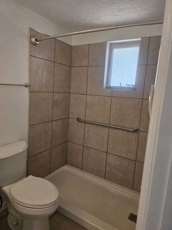 Foto del edificio - 9815 Hidden Ln