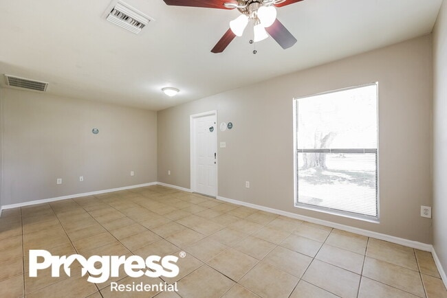 Building Photo - 800 Jarmilla Ln
